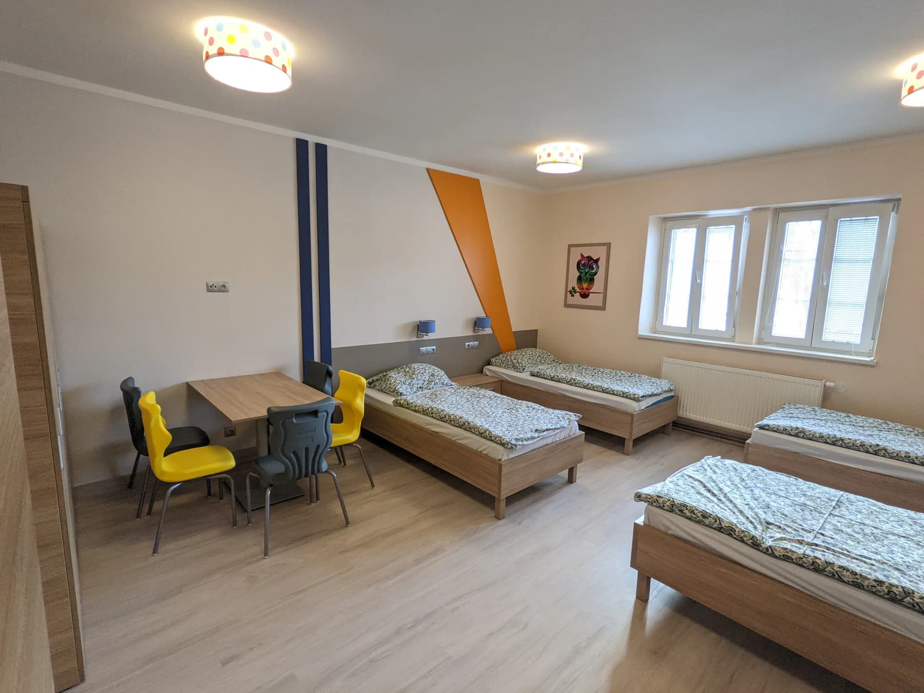 Světlý pokoj pro pacienty v Sanatoriu EDEL
